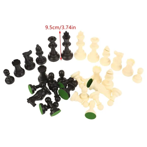 Pièces d'échecs en plastique